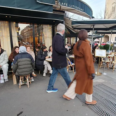 Front Metro , Center , Amusing Place ,Close To Monument As Eiffel Tour And Louvre Meusm * Париж