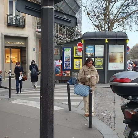 Апартаменты Front Metro , Center , Amusing Place ,Close To Monument As Eiffel Tour And Louvre Meusm *
