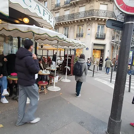 Front Metro , Center , Amusing Place ,Close To Monument As Eiffel Tour And Louvre Meusm * Париж